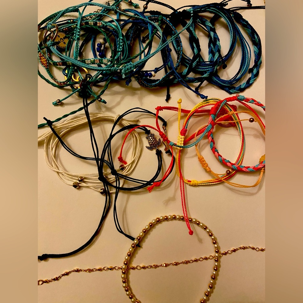 Beach Bracelets! Plus two gold anklets! 23 COUNT!!